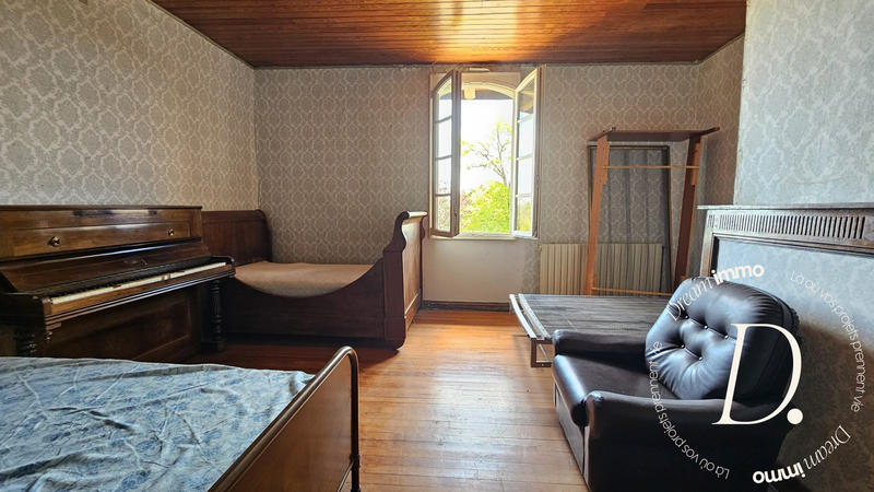 Maison - 280 m² - 11 pièces