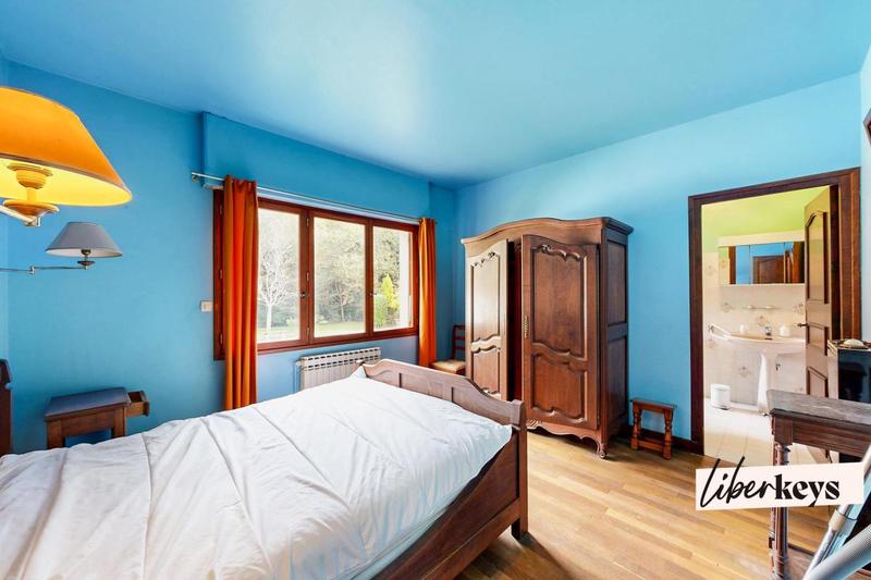 Maison - 330 m² - 12 pièces