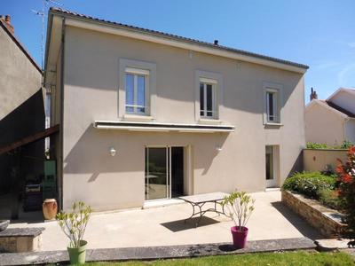 Maison - 213 m² - 8 pièces