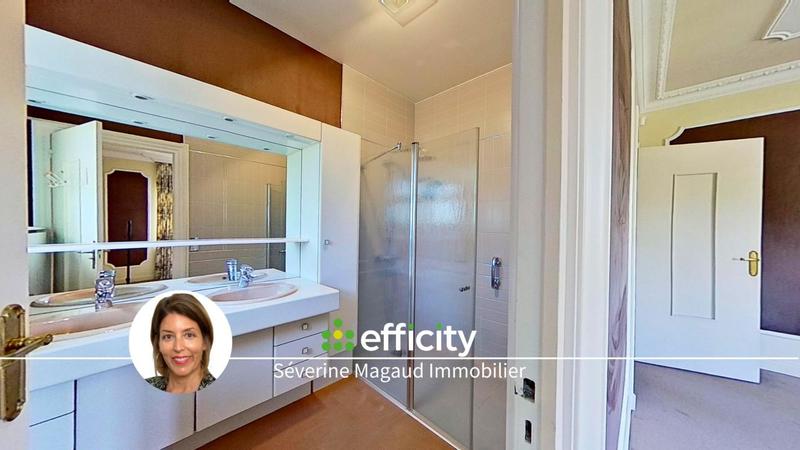 Maison - 232 m² - 6 pièces