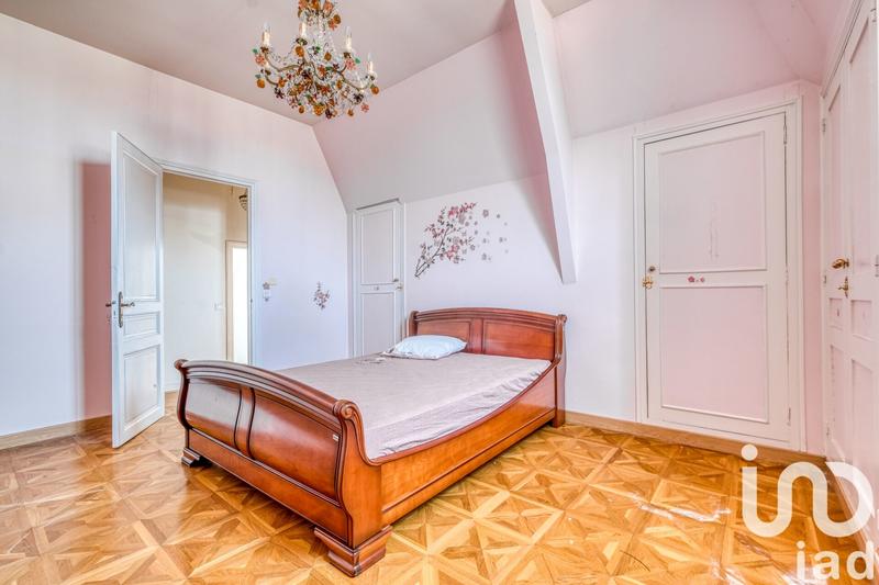 Maison - 240 m² - 8 pièces