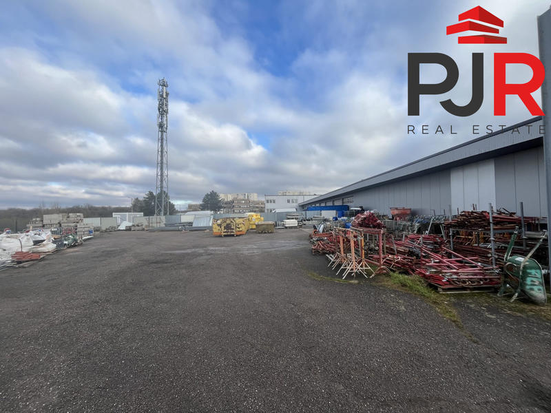 Local d'activités - 642 m²