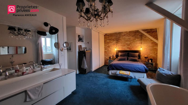 Maison - 305 m² - 10 pièces