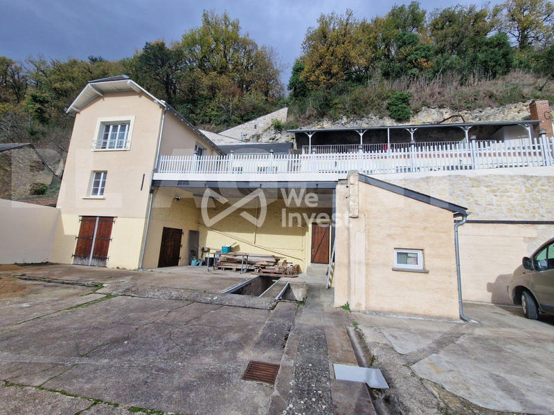 Maison - 220 m² - 8 pièces