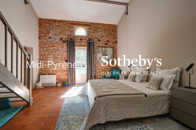 Maison - 730 m² - 14 pièces