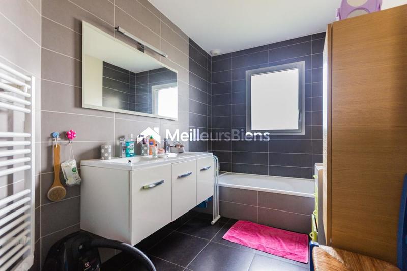 Maison - 94 m² - 5 pièces