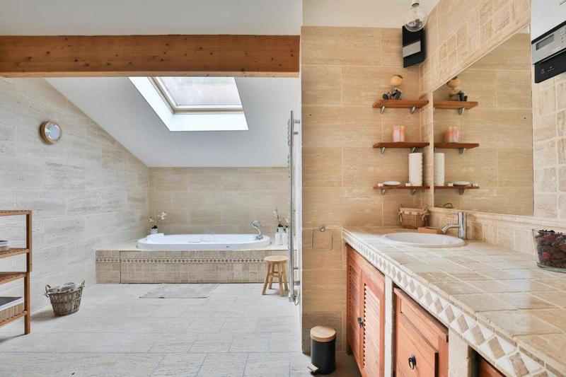 Maison - 220 m² - 5 pièces