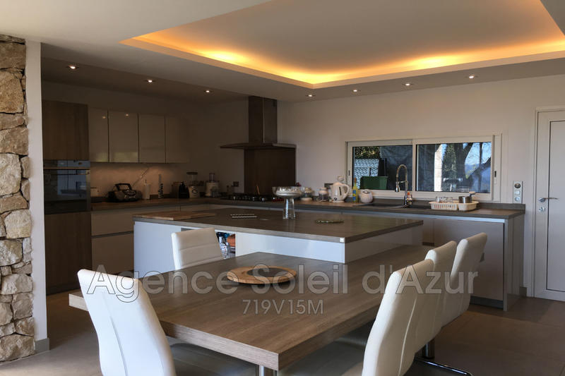 Maison - 210 m² - 7 pièces