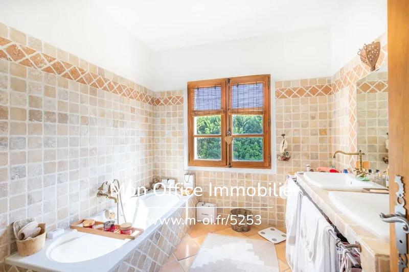 Villa - 240 m² - 6 pièces