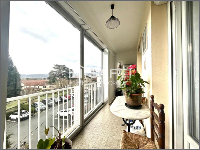 Appartement - 93 m² - 4 pièces