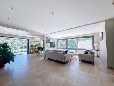 Propriété - 262 m² - 5 pièces