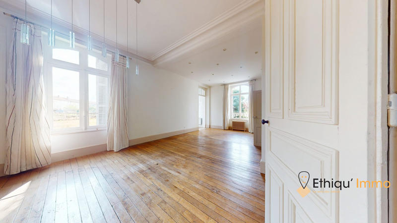 Maison - 424 m² - 10 pièces
