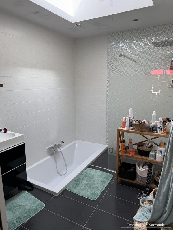 Villa - 168 m² - 6 pièces