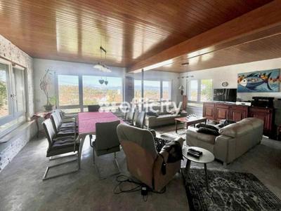 Maison - 235 m² - 8 pièces