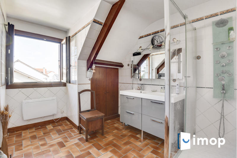 Pavillon - 135 m² - 6 pièces