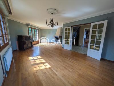 Maison - 250 m² - 9 pièces