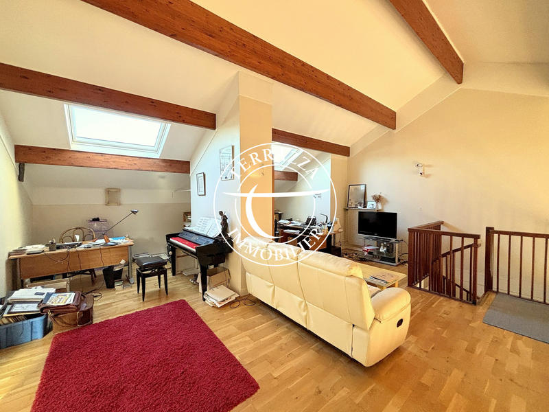 Duplex - 207 m² - 9 pièces