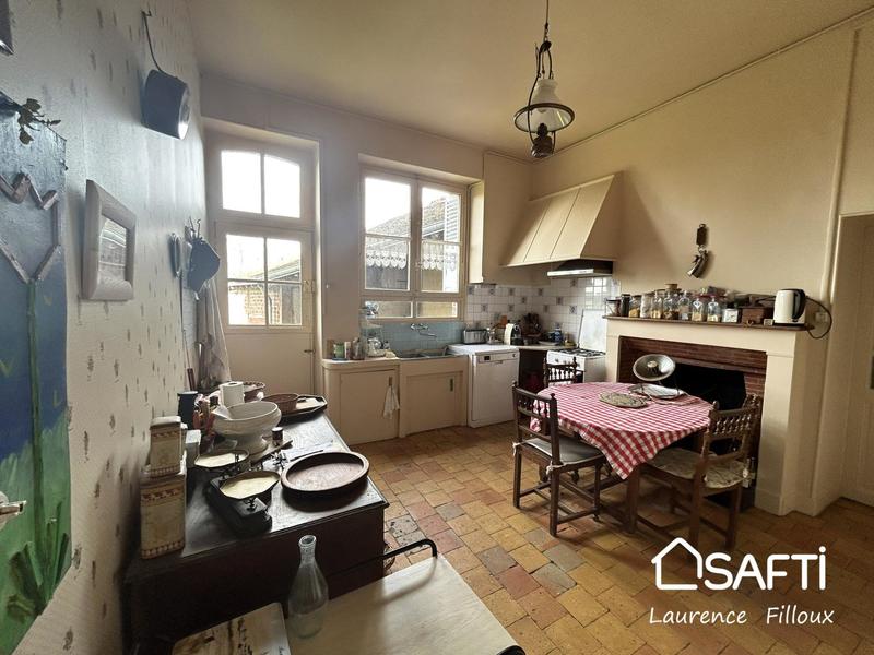 Maison - 230 m² - 11 pièces