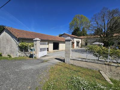 Maison - 247 m² - 8 pièces