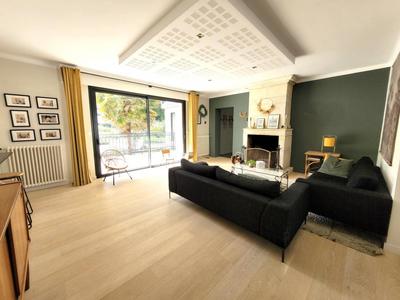 Maison - 250 m² - 11 pièces