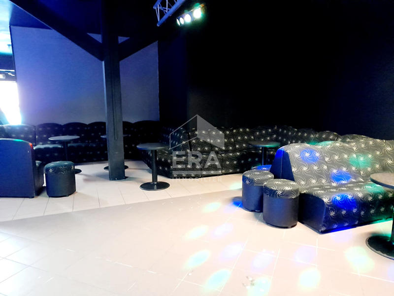 Maison - 312 m² - 10 pièces