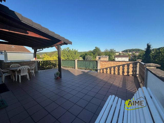 Maison - 211 m² - 7 pièces