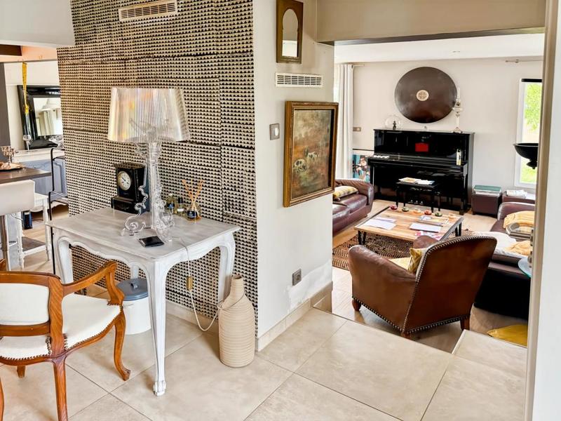 Maison - 200 m² - 8 pièces