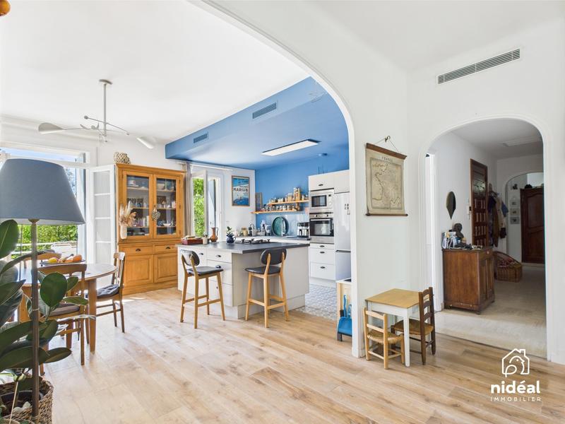 Maison - 270 m² - 15 pièces