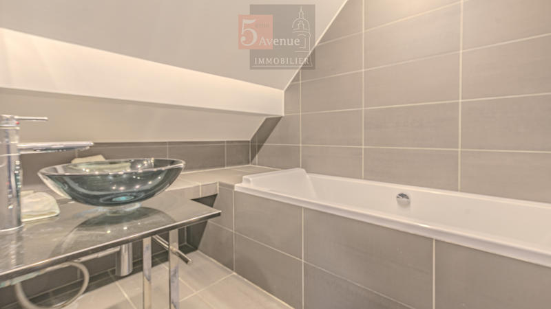 Maison - 400 m² - 8 pièces