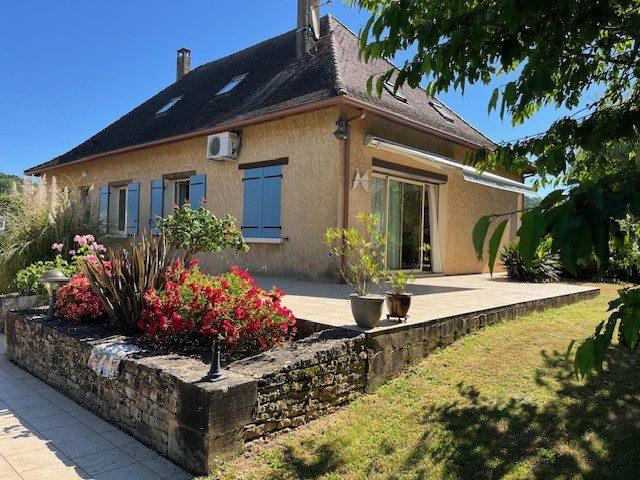 Maison traditionnelle - 177 m² - 6 pièces