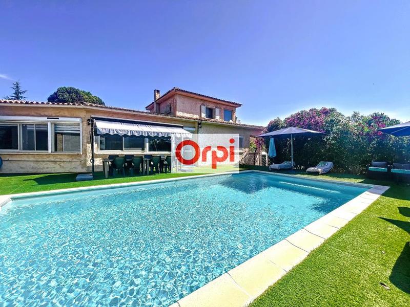 Villa - 220 m² - 7 pièces