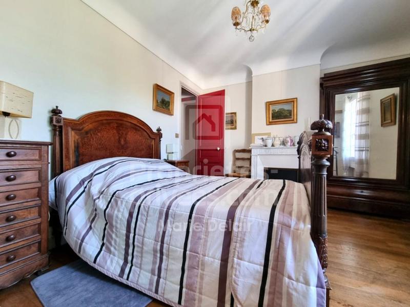 Demeure - 270 m² - 9 pièces