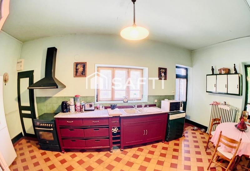 Maison - 305 m² - 12 pièces