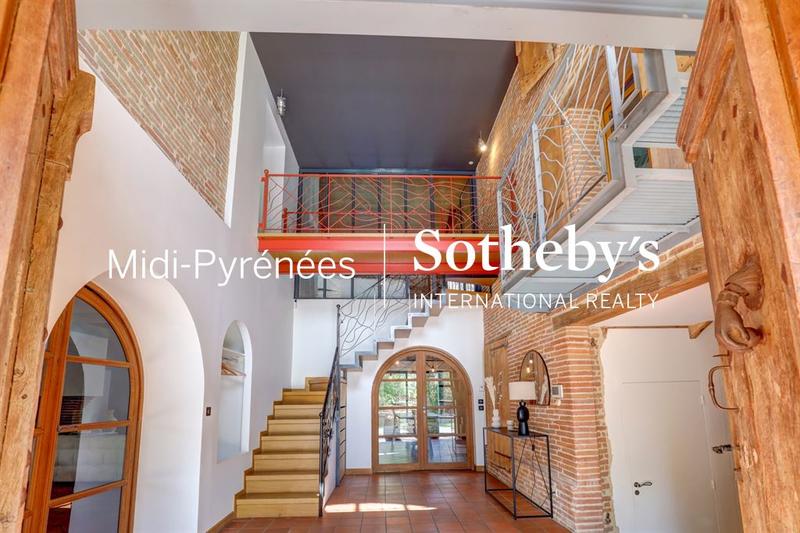 Maison - 560 m² - 12 pièces