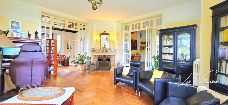 Maison - 308 m² - 8 pièces