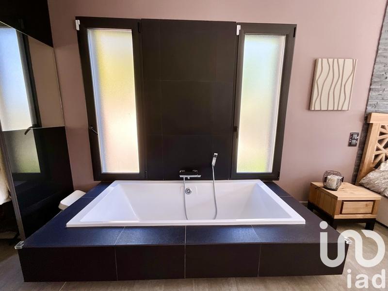 Maison - 218 m² - 6 pièces