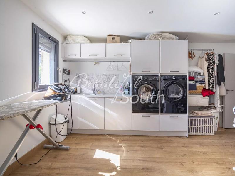 Villa - 302 m² - 10 pièces