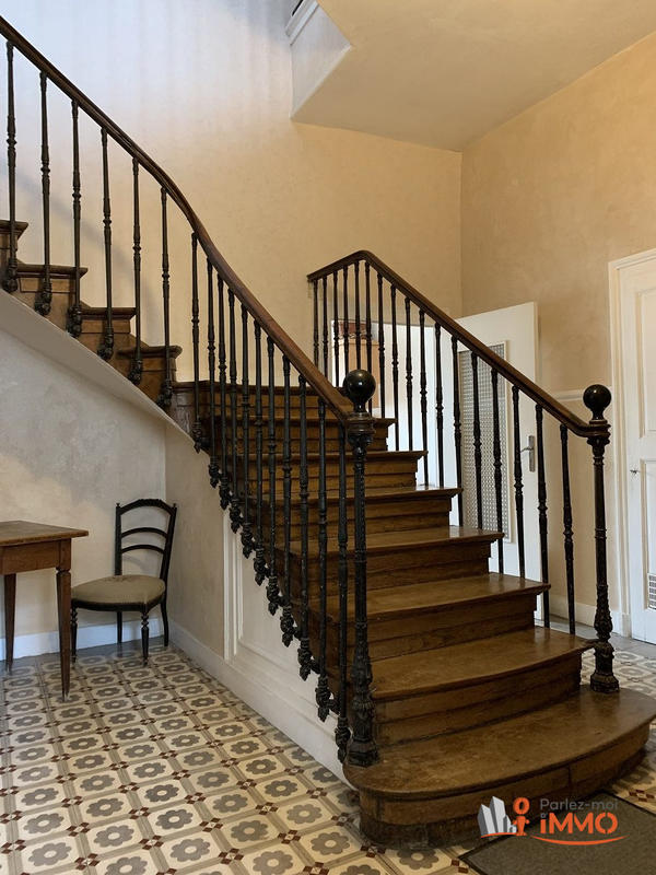 Maison - 285 m² - 10 pièces