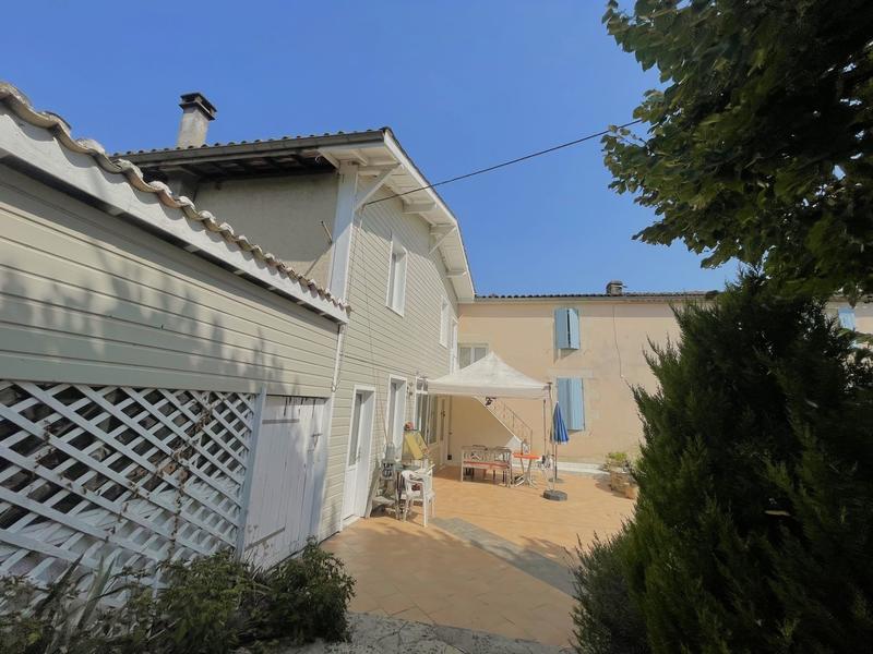 Maison - 278 m² - 10 pièces