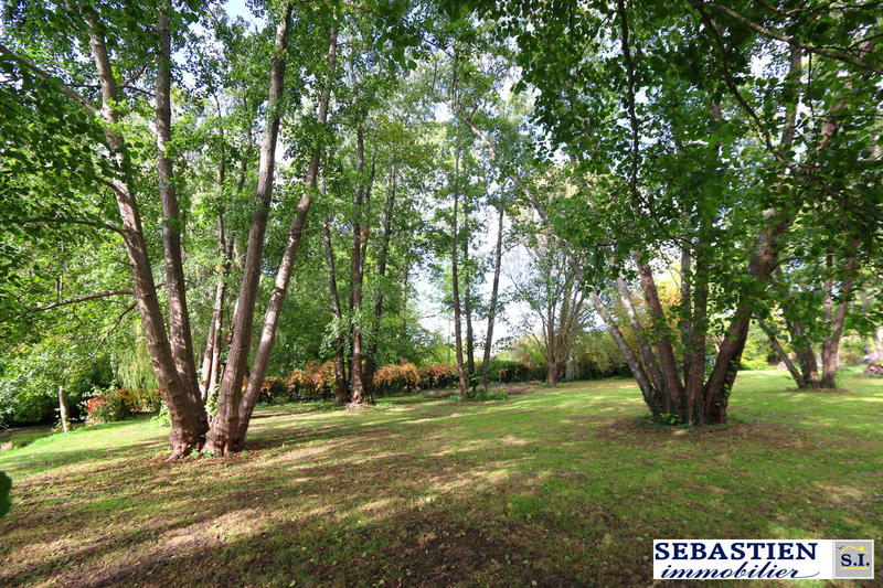 Maison traditionnelle - 239 m² - 11 pièces