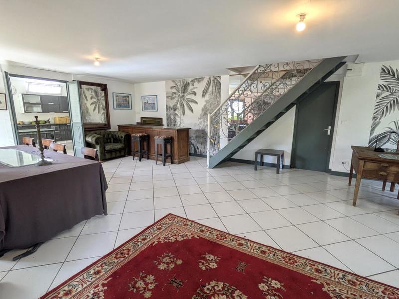 Maison - 206 m² - 8 pièces