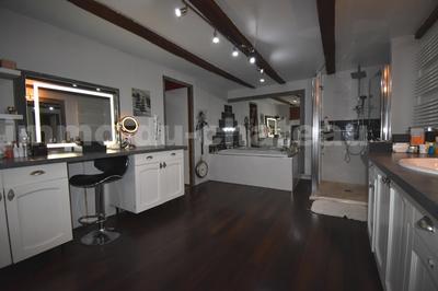 Maison - 230 m² - 6 pièces