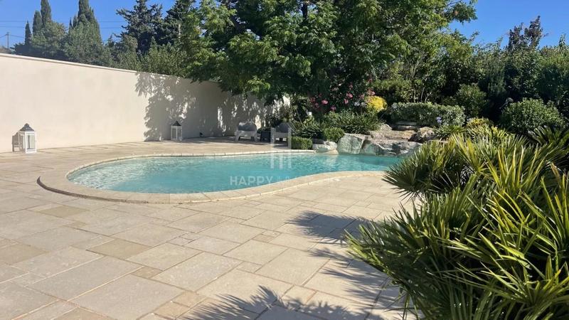 Maison - 205 m² - 7 pièces