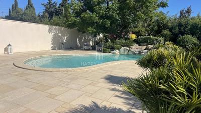 Maison - 205 m² - 7 pièces