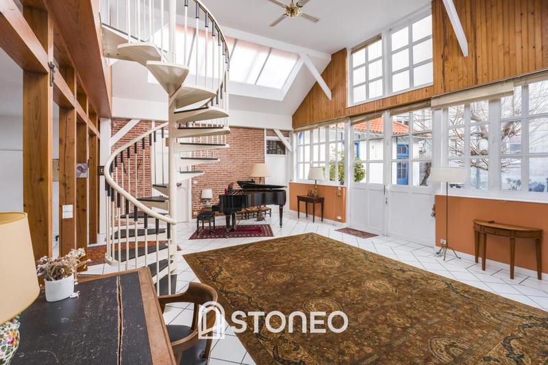 Appartement ancien - 248 m² - 7 pièces