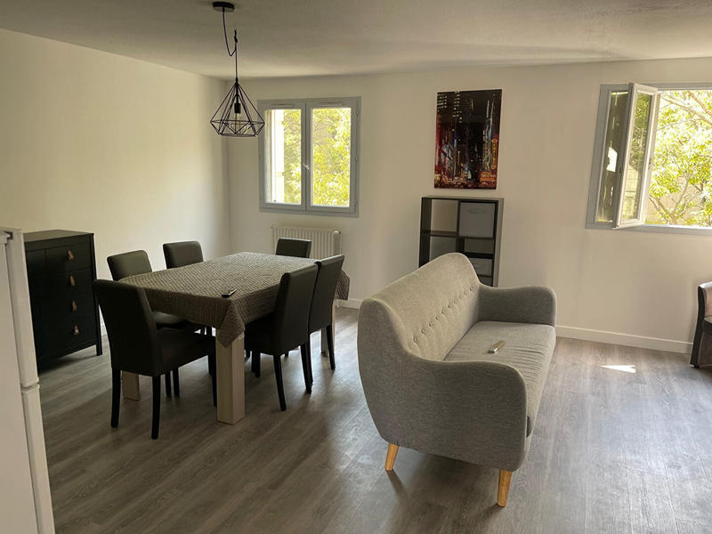 Appartement - 85 m² - 5 pièces