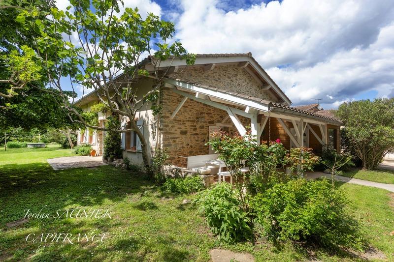 Maison traditionnelle - 317 m² - 9 pièces