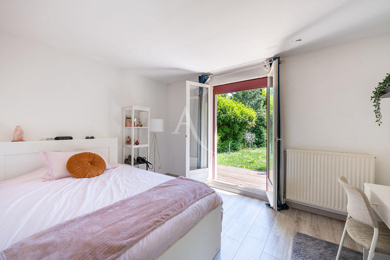 Maison - 203 m² - 7 pièces