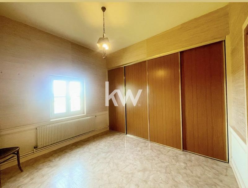 Maison - 240 m² - 9 pièces