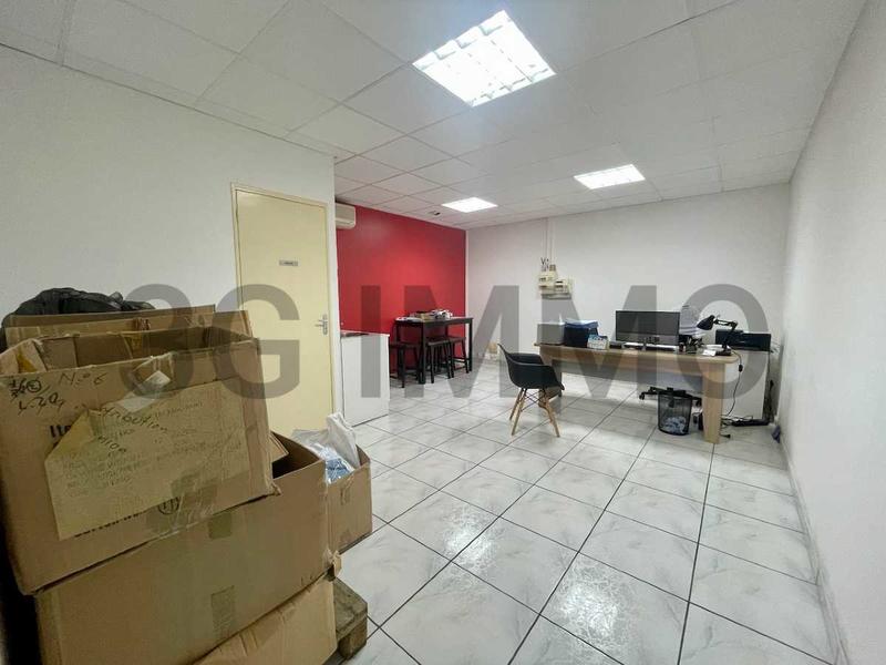 Local commercial - 97 m² - 4 pièces